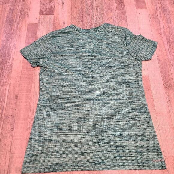 Reebok short sleeve v-neck t-shirt blue with black static print all over size Lg - Picture 2 of 7